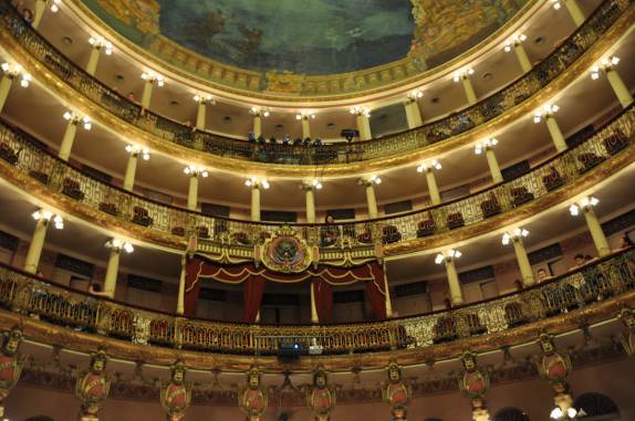 Parte interna do Teatro Amazonas, antes do início da ópera, em Manaus - AM